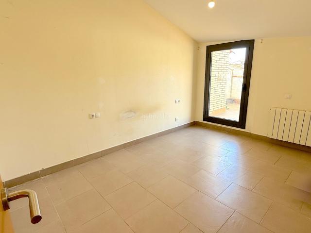 Dúplex en venta en Rubí, Ca n´Oriol. DÚPLEX AÑO 2.008 CON PARKING Y TERRAZA. Dúplex.