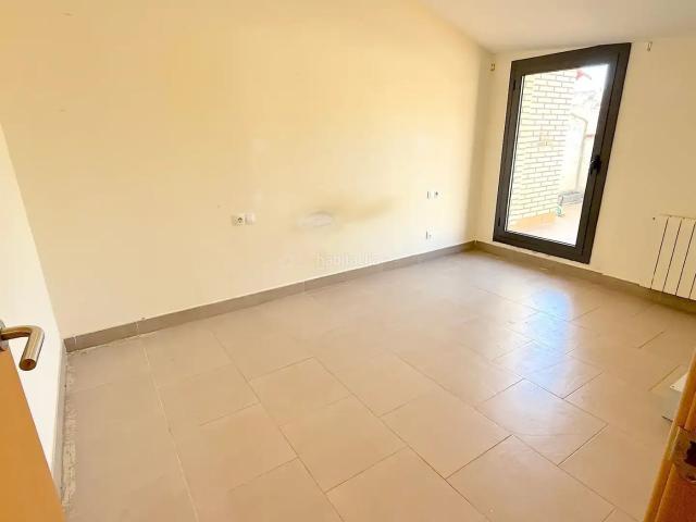 Dúplex en venta en Rubí, Ca n´Oriol. DÚPLEX CON TERRAZA Y PARKING DEL AÑO 2.008. Dúplex.