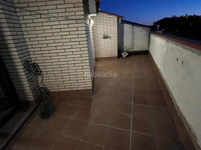 Dúplex en venta en Rubí, Ca n´Oriol. dúplex seminuevo con terraza de 15 m2 y parking incluido en Can RosesCan Oriol Rubí. Dúplex.