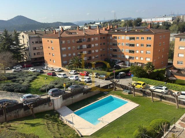Dúplex en venta en Rubí, Ca n´Alzamora. DÚPLEX CON PISCINA DE TRES HABITACIONES CON GARAJE Y TRASTERO. Dúplex.
