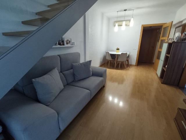 Dúplex en venta en calle De Sabadell, Rubí, de 74 m² 2 habitaciones por 250.000