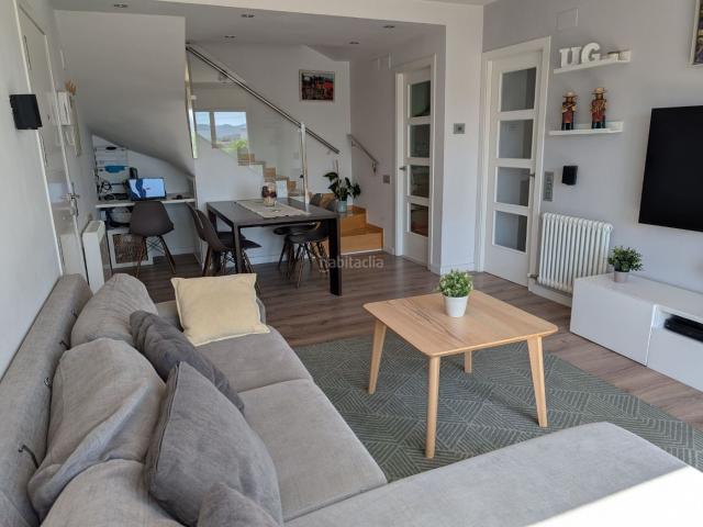 Dúplex en venta en Rubí, Mercat. Dúplex Soleado con Excelente Ubicación. Dúplex.