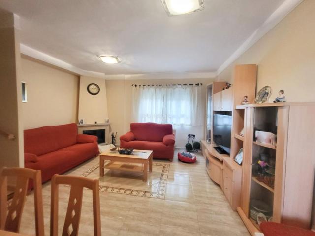 Dúplex en venta en Ruidera. Dúplex en venta en Ruidera con tres dormitorios, piscina comunitaria y unas vistas impresionantes. Dúplex.