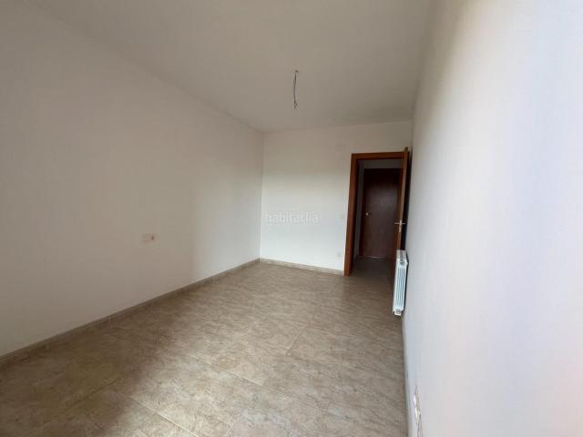 Dúplex en venta en Tordera, Sant Pere. Amplio Dúplex en Sant Pere Tordera 4 Habitaciones, 3 Baños, Terraza, Ascensor y Muy Luminoso FINANCIACIÓN HASTA EL 100. Dúplex.
