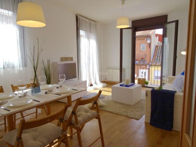 Dúplex en venta en Tordesillas. C. Corro Bazán 3, 1º F Edificio Corro Bazán de 3 dormitorios y 2 baños, en pleno centro de Tordesillas por 198.000. Dúplex.