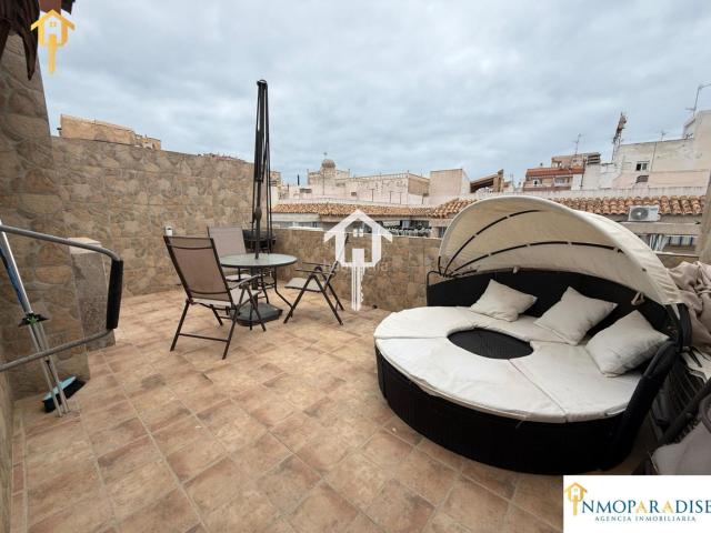 Dúplex en venta en Torrevieja, Zona Playa de los Locos. ESPECTACULAR DÚPLEX DE TRES PLANTAS EN TORREVIEJA, 93m2, 4 HABITACIONES, 1 BAÑO, TERRAZA. Dúplex.