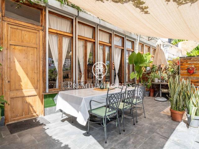 Piso en venta en Tarragona, Barris Marítims Costa Dorada. Dúplex con terraza, patio interior y apartamento independiente en Eixample. Pisos.