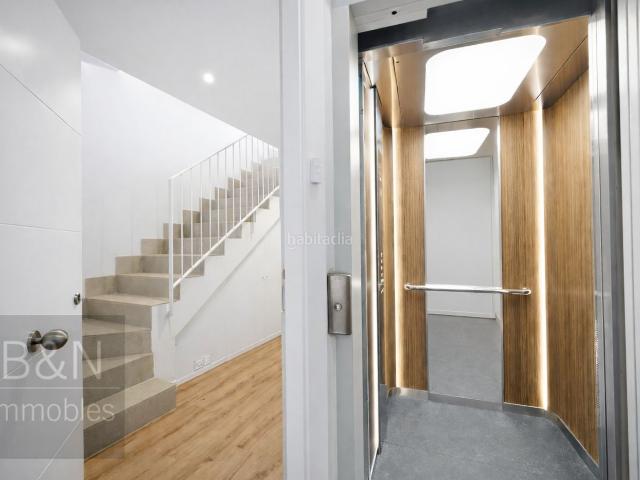 Dúplex en venta en Terrassa, Ca n'Aurell. TRÍPLEX DE LUJO CON ASCENSOR PRIVADO, GARAJE TIPO BOX Y TERRAZA CON VISTAS DE ENSUEÑO. Dúplex.