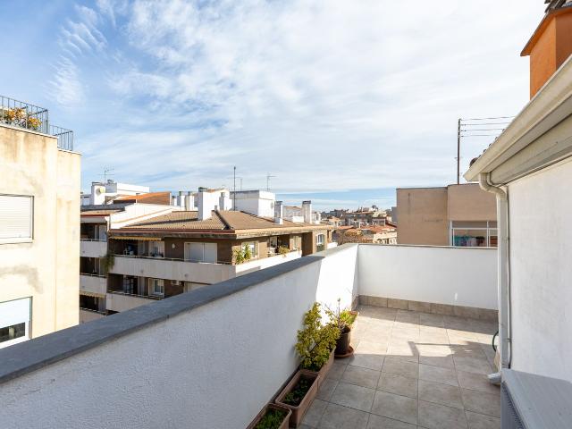 Dúplex en venta en Terrassa, Ca n'Aurell. LUMINOSO DUPLEX CON GRAN TERRAZA. Dúplex.