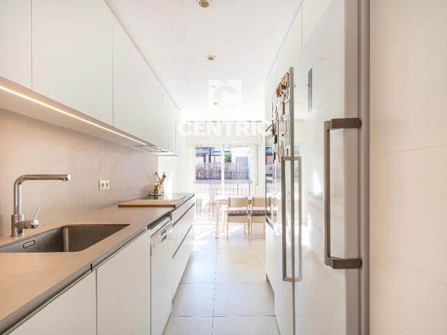 Dúplex en venta en Terrassa, Can Roca. Dúplex de cuatro habitaciones más estudio en Can Roca. Dúplex.