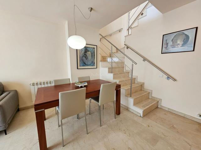 Dúplex en venta en Terrassa, Cementiri Vell. Fantástico dúplex seminuevo de 135m2, con dos magníficas terrazas de 20m2 en la zona universitaria de Terrassa. Dúplex.