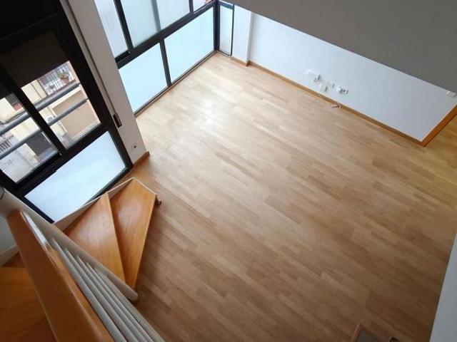 Dúplex en venta en calle De Linné, Terrassa, de 84 m² 4 habitaciones por 275.000