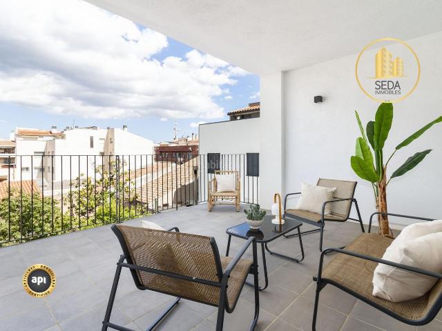 Dúplex en venta en Terrassa, San Pere. Luminoso dúplex de diseño con 4 habitaciones y amplias terrazas. Dúplex.