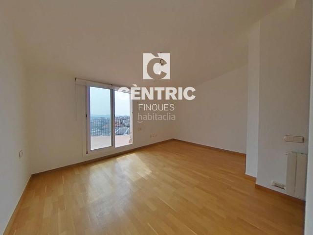 Dúplex en venta en Terrassa, Vallparadís Antic Poble de Sant Pere. Dúplex ideal pera inversión el el paseo 22 de Juliol, en el barrio de Vallparadís. Dúplex.