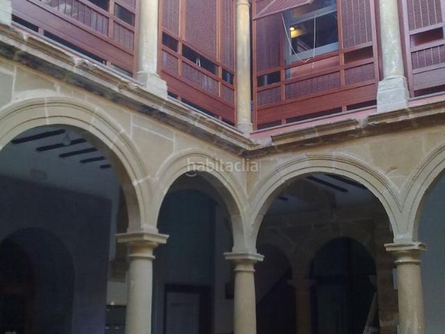 Dúplex en venta en Úbeda. Magnifica vivienda en un edificio del S.XVI en pleno casco histórico de Ubeda ciudad patrimonio de la humanidad. Dúplex.