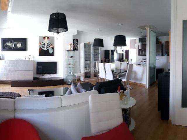 Dúplex en venta en Úbeda. Magnifico dúplex de 1 dormitorio, de origen 3 dormitorios, en uno de los mejores residenciales con piscina de Ubeda. Dúplex.