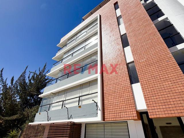 Duplex En Venta En Urb Frente A Parque