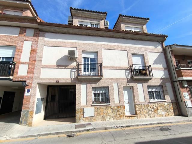 Dúplex en venta en Valdetorres de Jarama. Duplex seminuevo en casco urbano. Sin comisiones. Estudiamos financiación. Dúplex Valdetorres de.