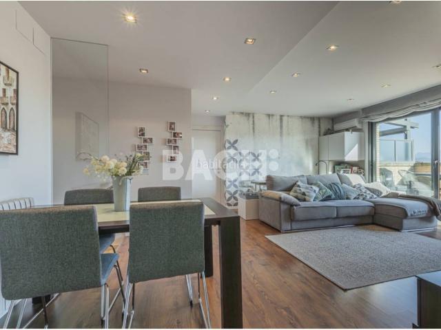 Dúplex en venta en Vic, Nord. con terraza y vistas al Montseny. Dúplex.