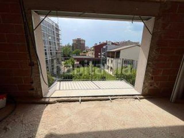 Dúplex en venta en Vic, Caputxins Ambulatori. Ático dúplex de obra nueva en venta Luz, vistas y espacios exteriores. Dúplex.