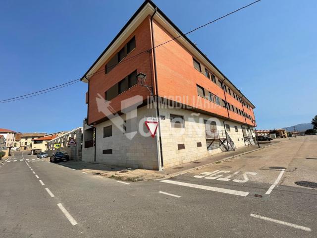Dúplex en venta en Zarratón. Amplio duplex en el centro del municipio con garaje y trastero. Dúplex.