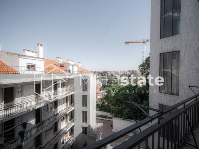 Duplex Exclusivo T3 no Príncipe Real: Elegância e Vista Panorâmica para Lisboa