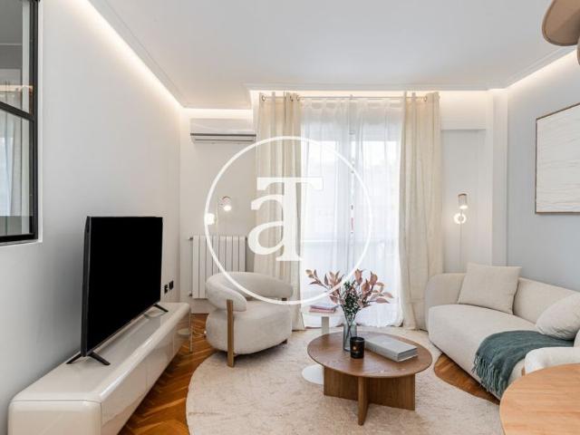 Duplex for monthly rental with 2 bedrooms, balcony, 2 bathrooms, toilet and parking in Aravaca