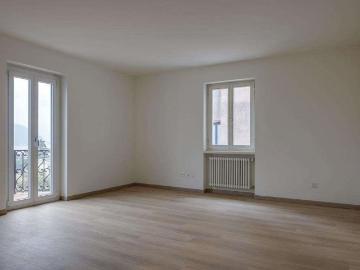Duplex for rent in Melide with lake view and large balcony