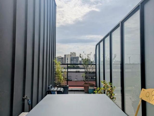 Duplex familial avec terrasse et balcons – Aux portes de Paris