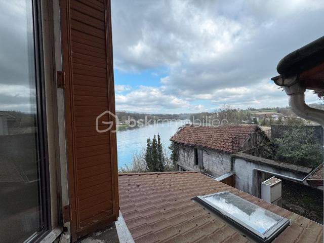 Duplex familial de 149 m² en plein centre de Seyssel 74 avec grand grenier aménageable