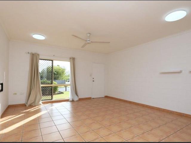Duplex half, Pet Friendly!