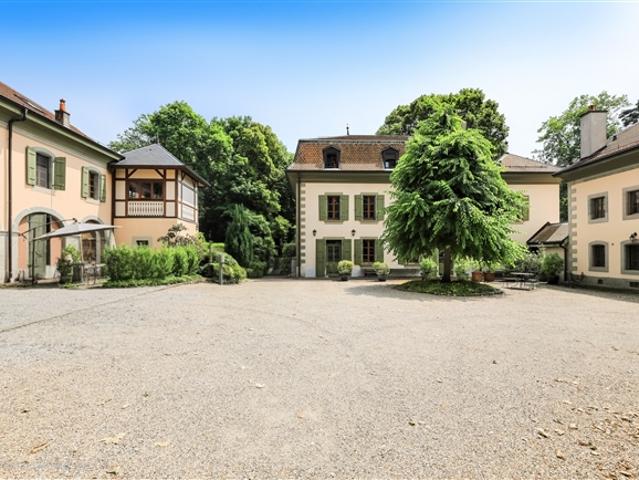 DUPLEX IM ERDGESCHOSS MIT 7 ZIMMERN