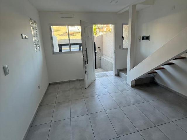 Duplex imperdible en Barrio Crisol Norte! 1 dormitorio con cochera