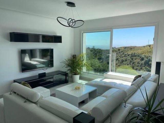 Duplex in Altos de los Monteros
