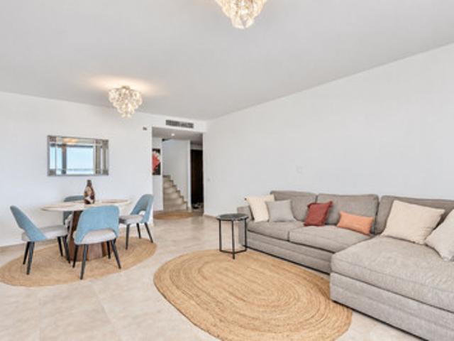 Duplex in Altos de los Monteros