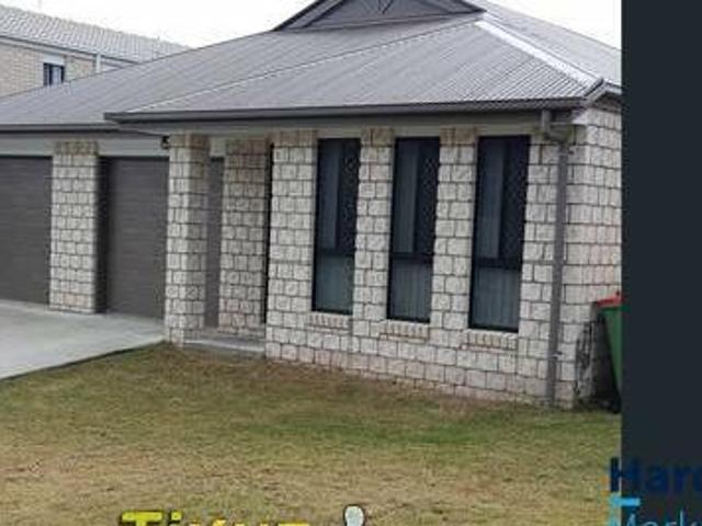 Duplex in Bellbird Park