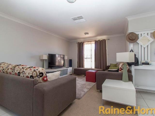 Duplex in Handy Location