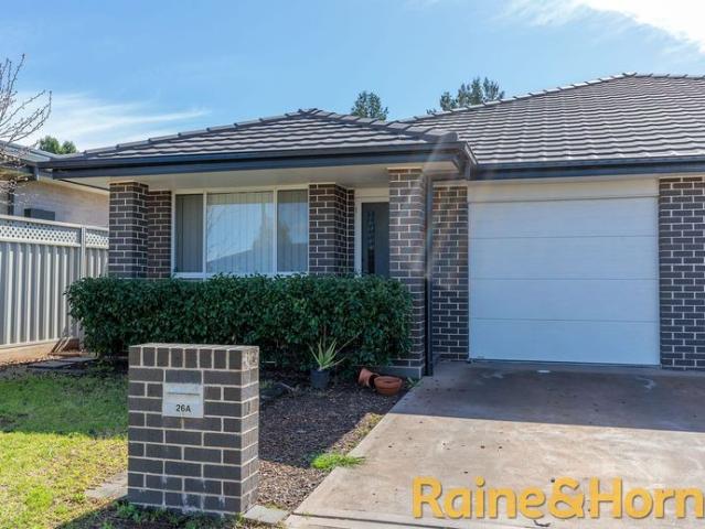 Duplex in Outlook Estate