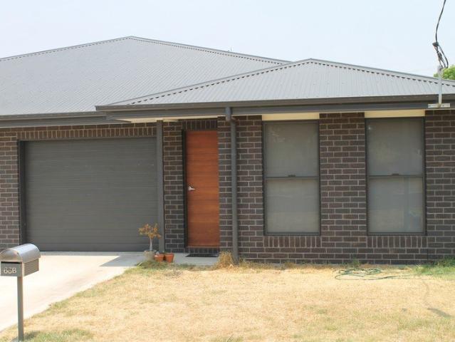 Duplex On Ross Hill