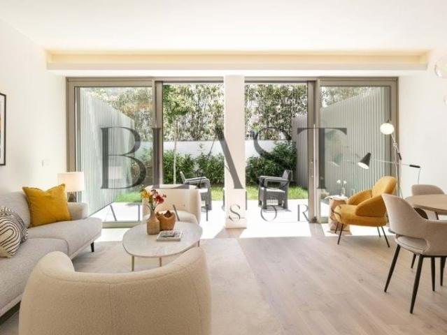 Duplex moderno com oásis de jardim privado na prestigiada Lapa