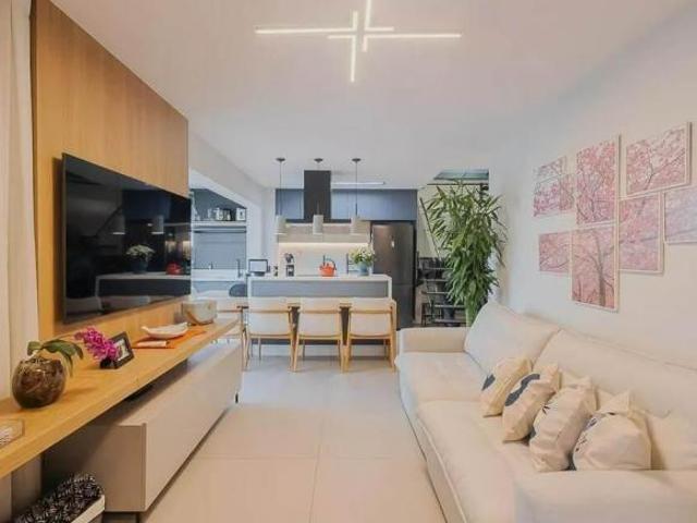 Duplex moderno mobiliado, com suíte, closet, escritório e automação Alexa