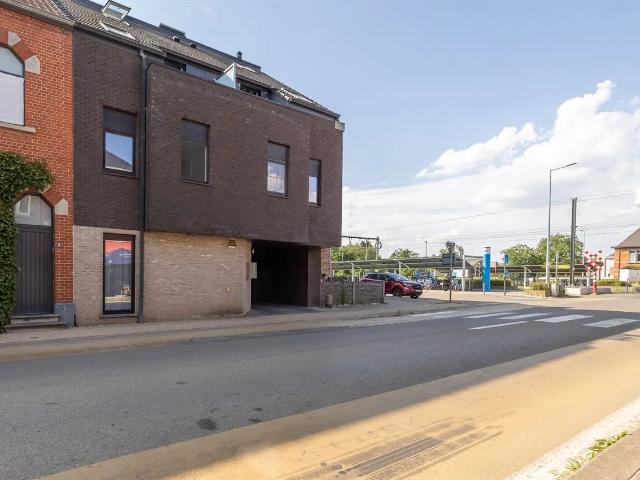 Duplex met groot terras en autostaanplaats nabij station te Zichem