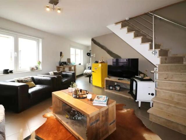 Duplex met twee slaapkamers, garage temidden centrum
