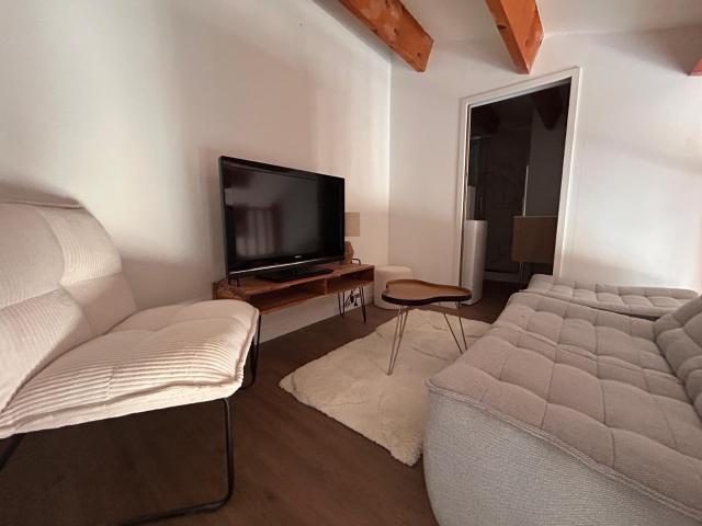Duplex meublé à louer à l’année 2 chambres, avec terrasse