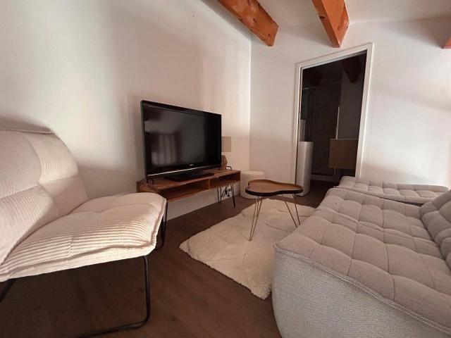 Duplex meublé à louer à l’année 2 chambres, avec terrasse