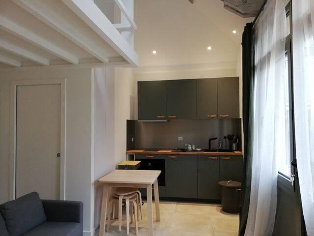 Duplex meublé 30 m² avec terrasse Esprit petite maison – Mareil Marly, Tram 13 à 100 mètres