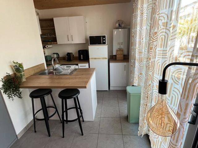 Duplex meublé 70m² – 2 chambres, balcon et garage – Île de Nantes