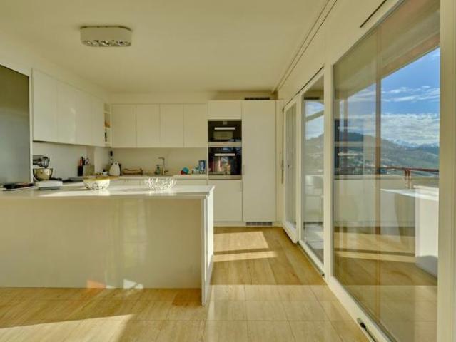 Duplex mit außergewöhnlichem Seeblick in Lutry
