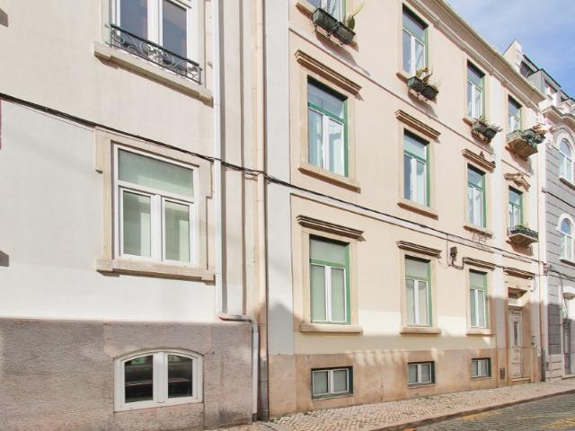 Penthouse Exclusiva Remodelada com Projeto Aprovado para Construção de Mais 1 Piso, a Poucos Passos da Av. da Liberdade, com Vista 360º sobre Lisboa e Possibilidade de Elevador Privativo mediante Negociação