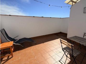 Dúplex seminuevo en Gavà con terraza, buhardilla y mucha luz natural